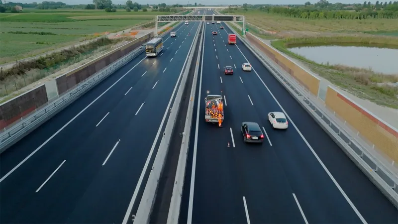 🚗 100 km/h per le termiche, 130 per le elettriche: è vera la proposta UE?
Sui s